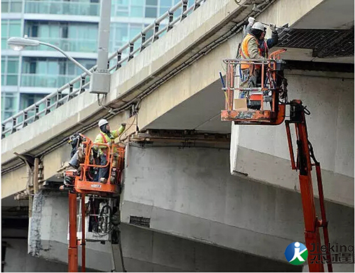 直臂式高空作业平台应用于广州市桥梁“微改造”工程