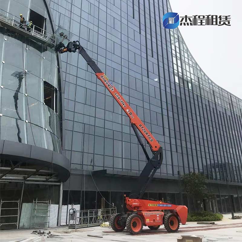 26米玻璃吸盘车出租应用于广州南站玻璃安装
