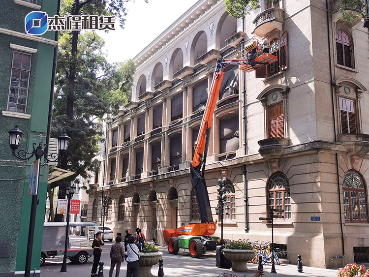 24米电动直臂升降车出租应用于广州沙面古建筑维护