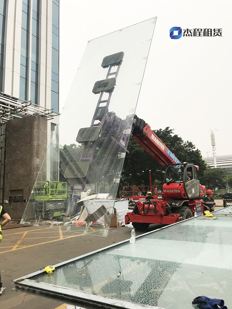 伸缩臂叉装车安装1.5吨重大玻璃