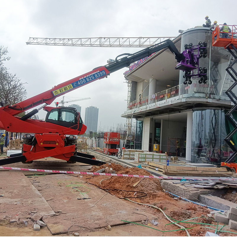 伸缩臂叉装车出租应用于大型弧形玻璃幕墙安装